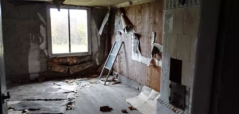 Why Selling a Distressed House Through Traditional Methods Fails in Warren